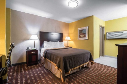 Rodeway Inn image 1
